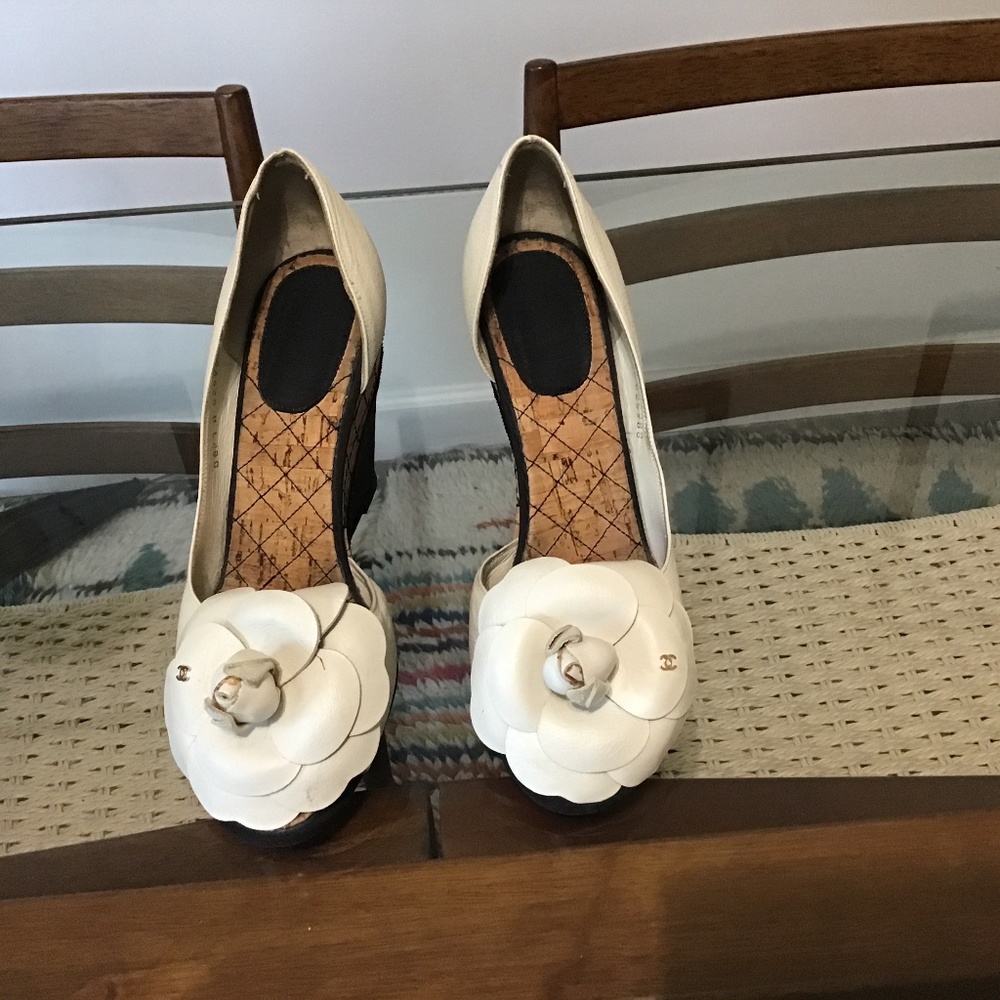 Chanel d,orsay Wedge beige with black